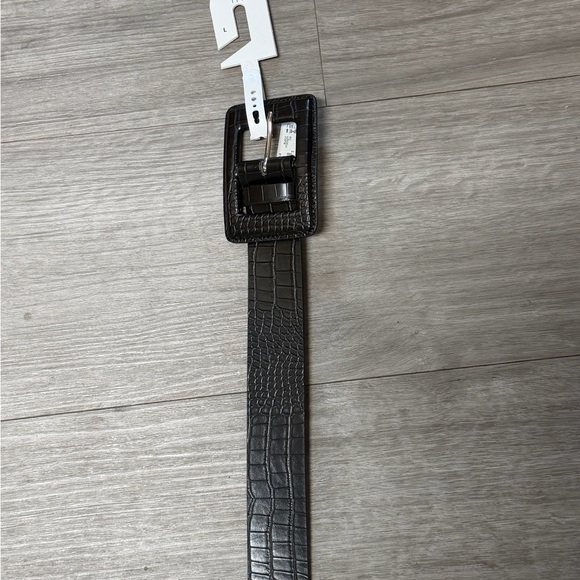 Time and Tru Black Crocodile Pattern Women’s Belt - Picture 2 of 3